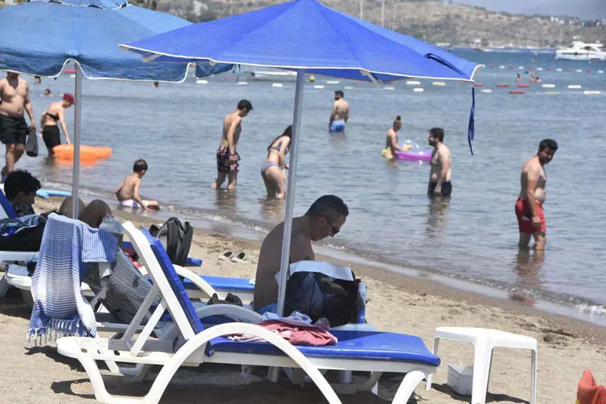 Bodrum sahilleri tıka basa doldu 7