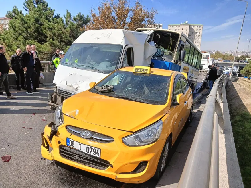Ankara'da 6 araç birbirine girdi: Yaralılar var 2 Ankara'da 6 araç birbirine girdi: Yaralılar var 2