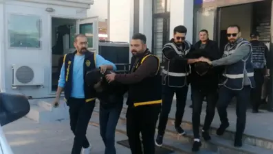 Tokat’ta yaşlı çifti dolandıran sahte polisler Antalya’da yakalandı
