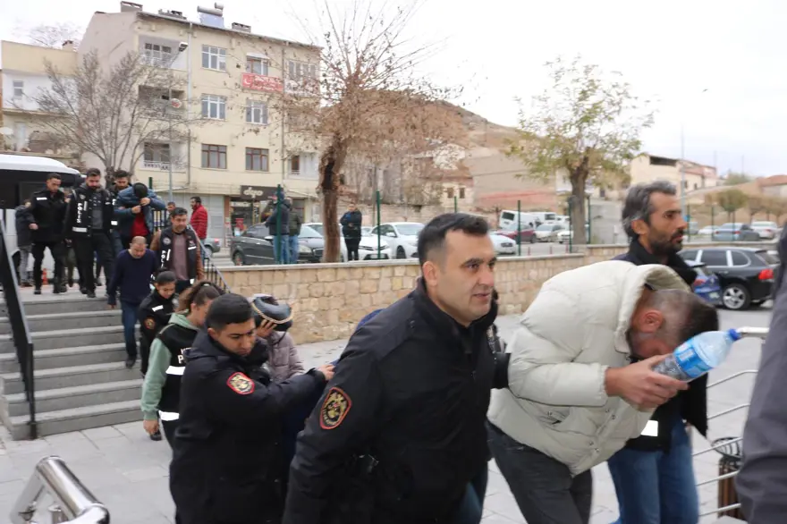 Noterde rüşvet ağı: 11 kişi tutuklandı 4