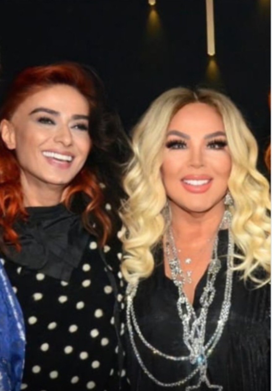 Safiye Soyman filtreyi abarttı, Yıldız Tilbe'den tepki gecikmedi: Göz bebeklerimizi bile germişsin Safiye 3 Safiye Soyman filtreyi abarttı, Yıldız Tilbe'den tepki gecikmedi: Göz bebeklerimizi bile germişsin Safiye 3