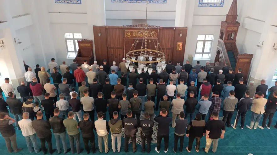İlk bayram namazı Iğdır'da kılındı 7
