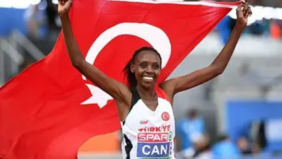 Bakan Kasapoğlu'ndan milli atlet Yasemin Can'a tebrik