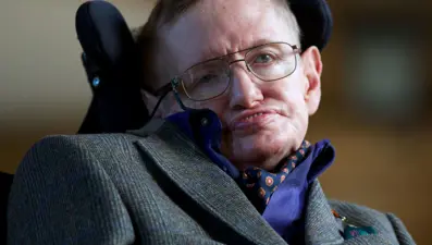 Stephen Hawking tarih verdi: Dünya alev topuna dönüşecek
