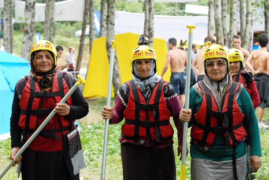 Karadenizli nineler rafting yaptı 3