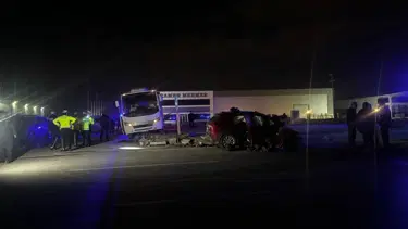 Polis minibüsü ile otomobil çarpıştı: 1 ölü, 11 yaralı
