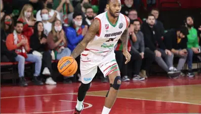 Anadolu Efes, Amath M'Baye'yi kadrosuna kattı