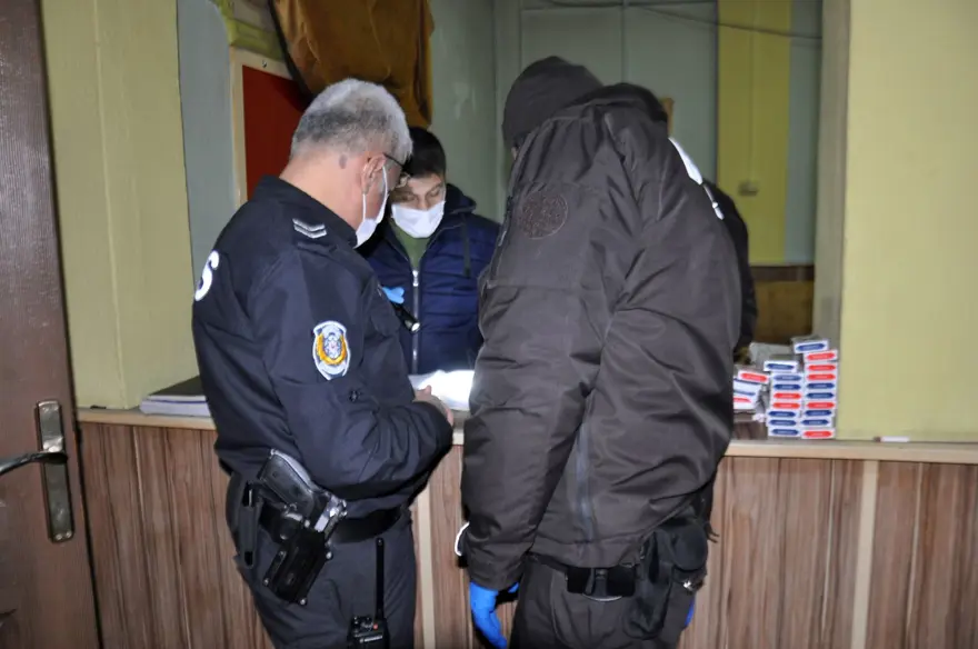 Polisin kapattığı kahvehaneyi 2 saat sonra yeniden açtılar 9
