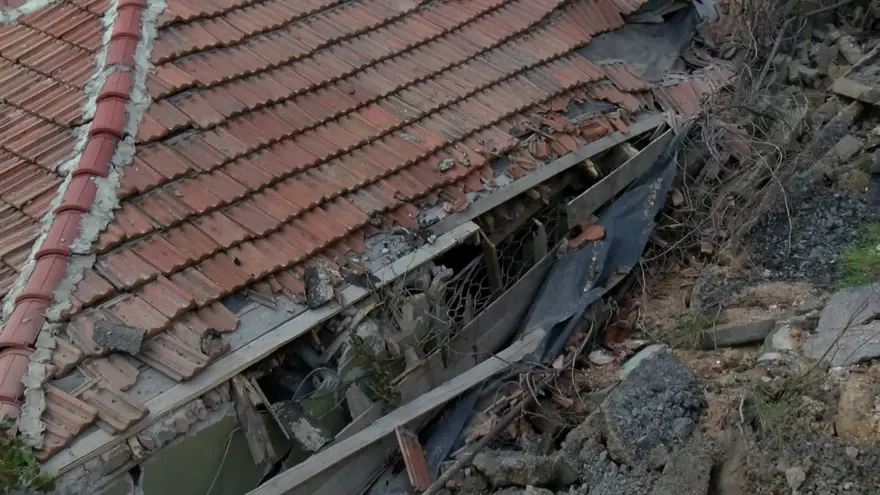 İstanbul’da gecekonduların üzerine yol çöktü 5