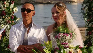 Kanseri yenen Alman geline Kızkalesi'nde düğün