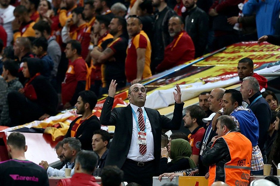 Albayrak, Demirören'i aradı ceza almadı iddiası