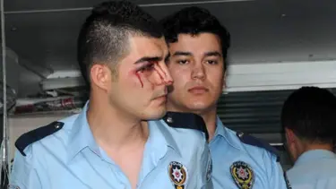 Ceza kesen polisi hastanelik ettiler