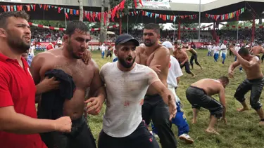 Rakibini yenen pehlivan darp edildi