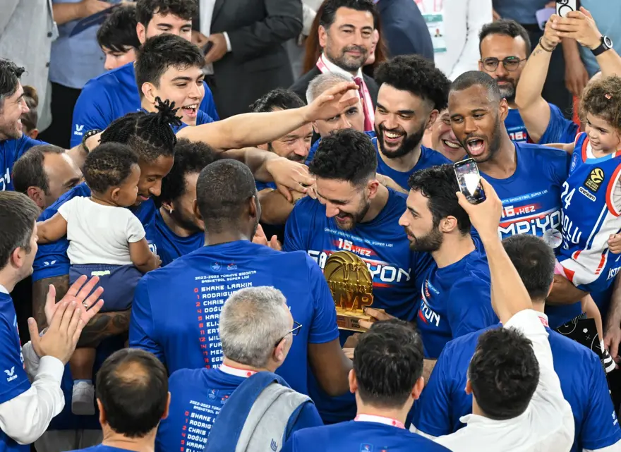 Türkiye Basketbol Süper Ligi'nde şampiyon Anadolu Efes 12