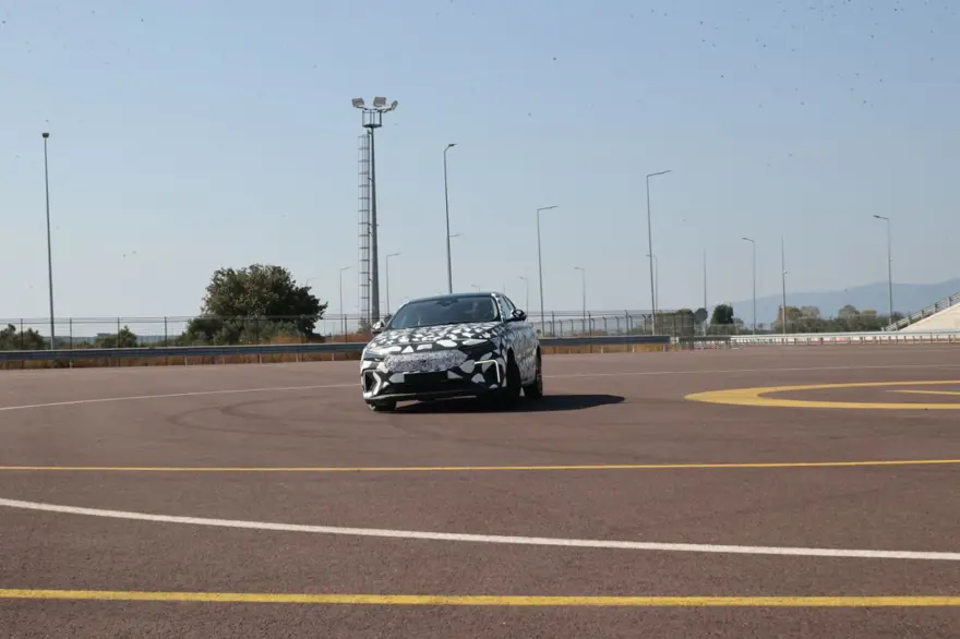 Bakan Kacır, Togg'un yeni modeli T10F'yi test etti: 80 kilometre daha fazla menzile sahip olacak 5