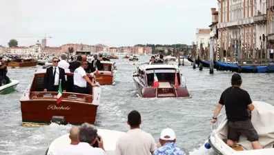 Protestolar eşliğinde 50 milyon dolarlık düğün
