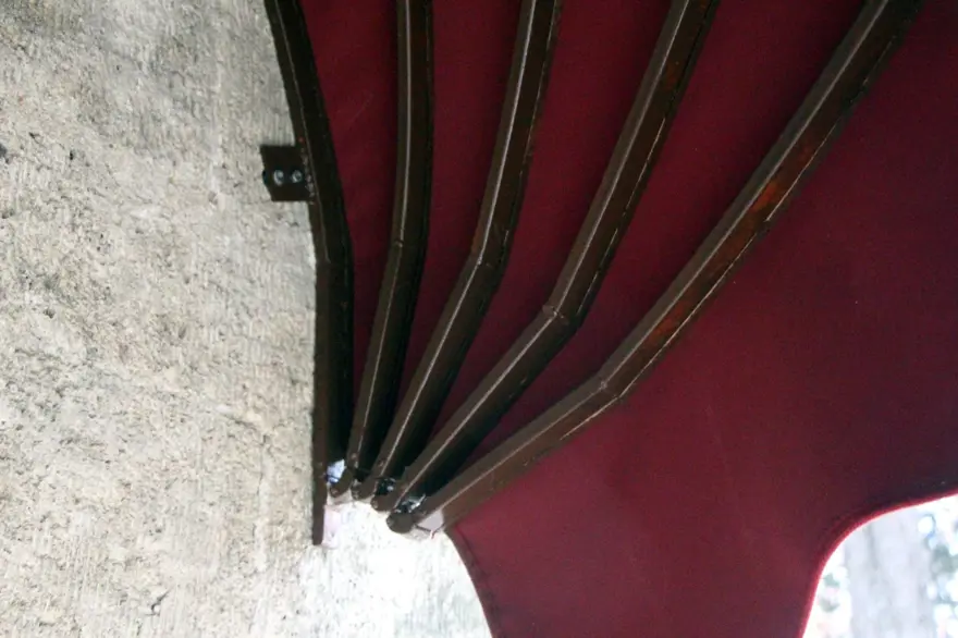 Türbeye Fransız tarzı tente takılmasına tepki 3 Türbeye Fransız tarzı tente takılmasına tepki 3