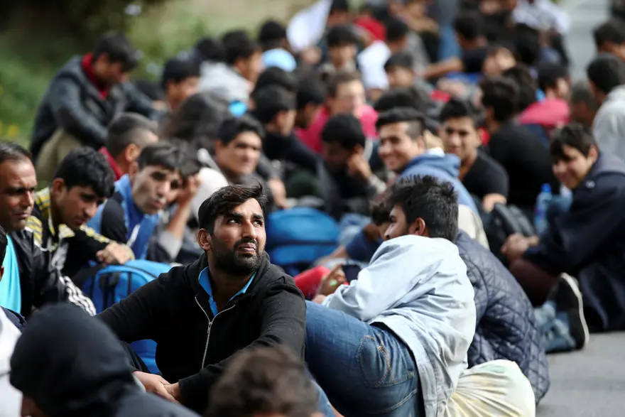 Sırbistan'daki sığınmacılar Macaristan'a doğru yürüyor 11