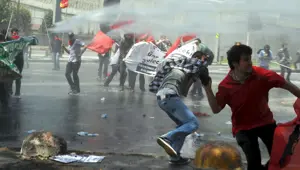 YÖK'ün düzenlediği kongreyi protesto ettiler