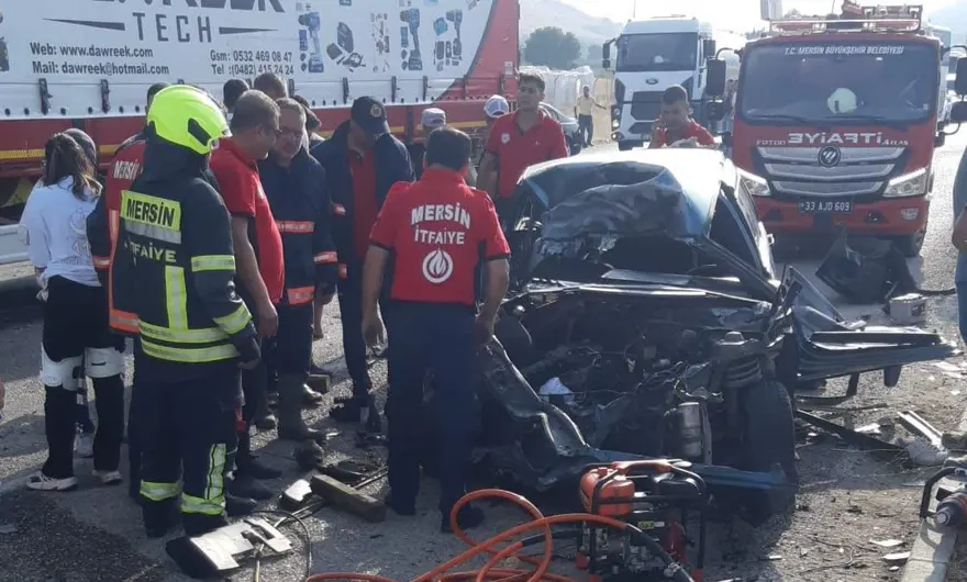 Mersin'de otobüs karşı şeride geçti: 2 ölü, 35 yaralı 1