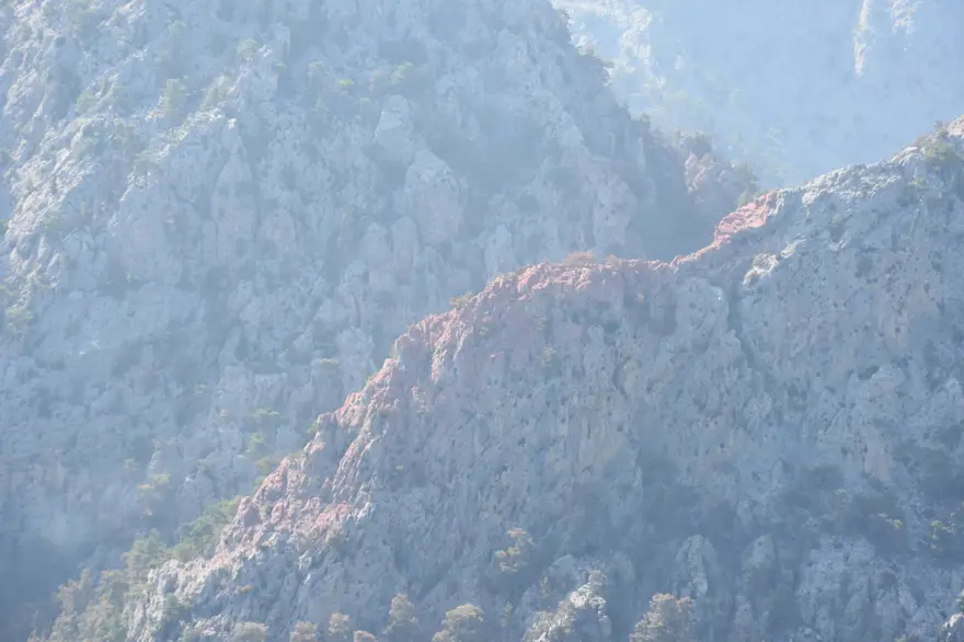 Kemer ilçesinde yanan alanlar havadan görüntülendi 18