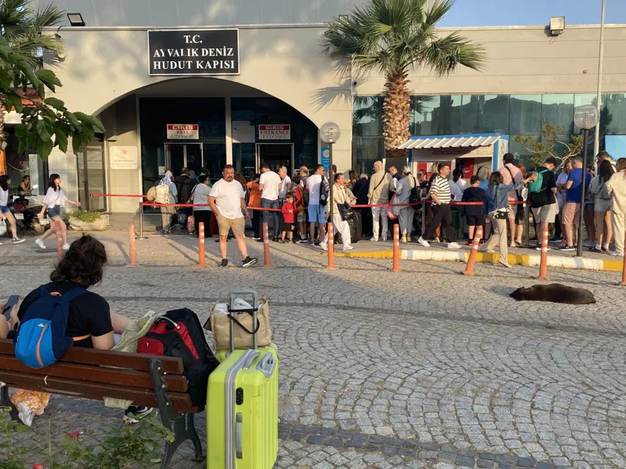 Tatilciler bayramda Midilli Adası'na akın etti 