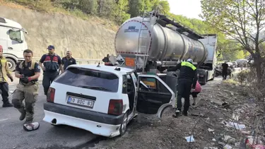 Asit yüklü tankere otomobil çarptı: Aynı aileden 5 yaralı