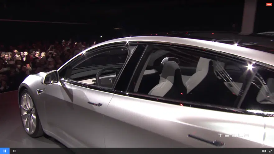 Tesla Model 3 görücüye çıktı 24