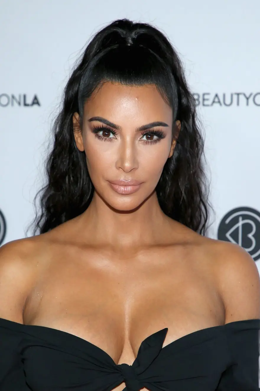 Kim Kardashian’ın güzellik festivali stili Kim Kardashian’ın güzellik festivali stili