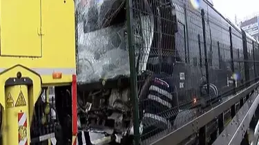 Haramidere'de metrobüs kazası, yaralılar var