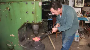 38 yıldır ocak sönmesin diye çabalıyor: Mesleğe ilgi azaldı, çırak bulamıyor