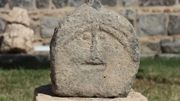 ''Dünyanın ilk emojili asker taşı'' Diyarbakır’da sergileniyor