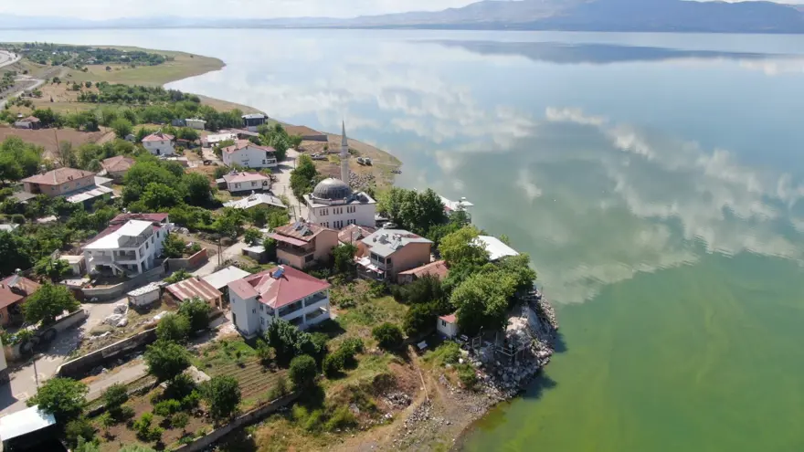 Baraj suları yükselince köy, yarımadaya dönüştü 2