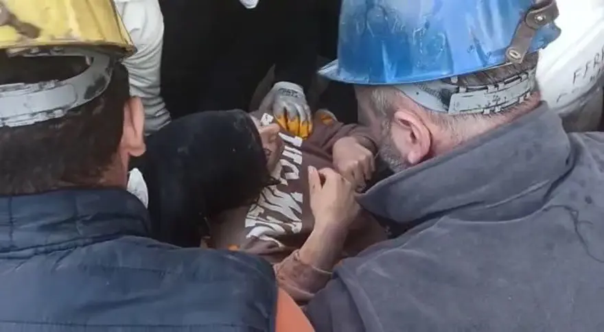 Deprem bölgesinden mucize kurtuluşlar 64