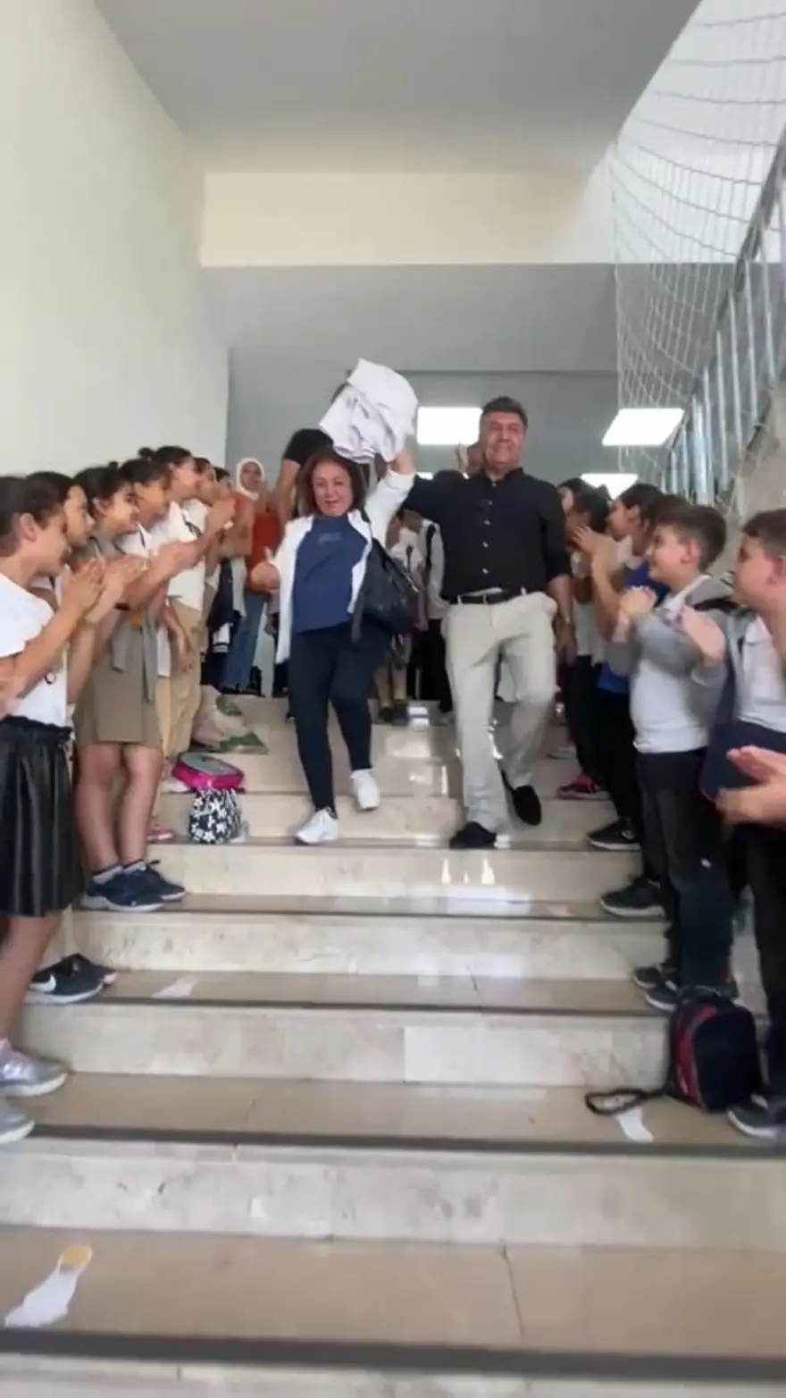 46 yıllık öğretmeni ağlatan veda 1