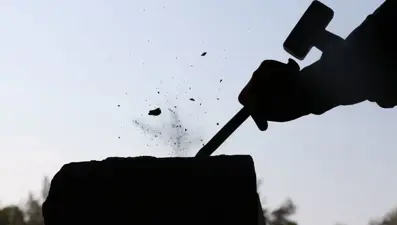 Bergama Antik Kenti'ndeki 2 bin yıllık eserlere usta dokunuşu