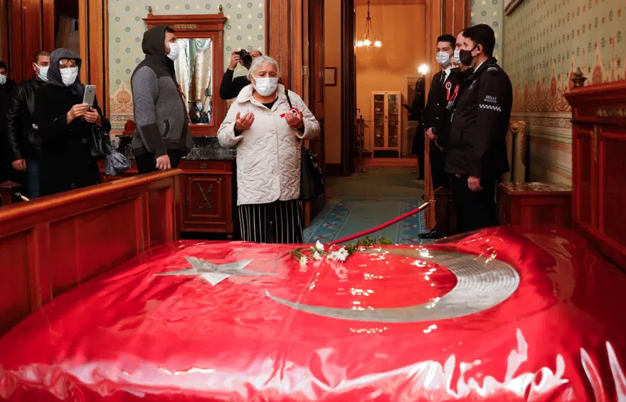 Büyük Önder Atatürk Dolmabahçe'de anıldı 16