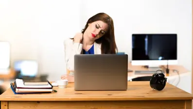 Omuz kası yaralanmasına dikkat (Ofis çalışanları risk altında)