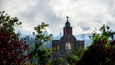 Bu kasabayı bir dağ yuttu: Üç dakikada haritadan silindi