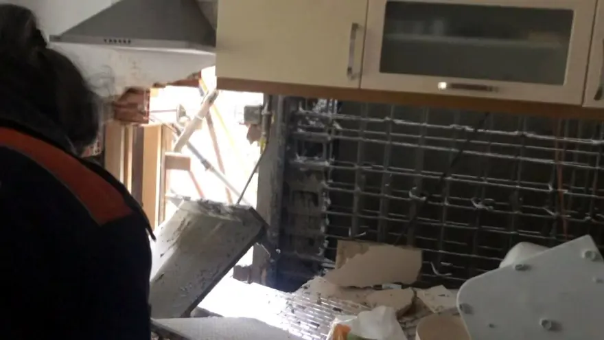 Beton mikseri evin duvarını deldi 7
