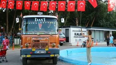 Antalya'da nostalji tutkunları Yeşilçam Festivali'nde buluştu