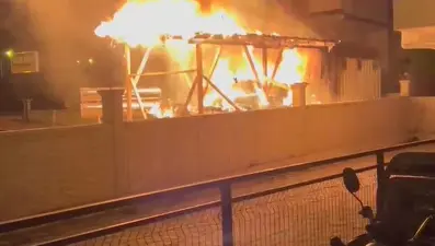 Sabaha karşı yangınla uyandılar: Konteyner yangını korkuttu