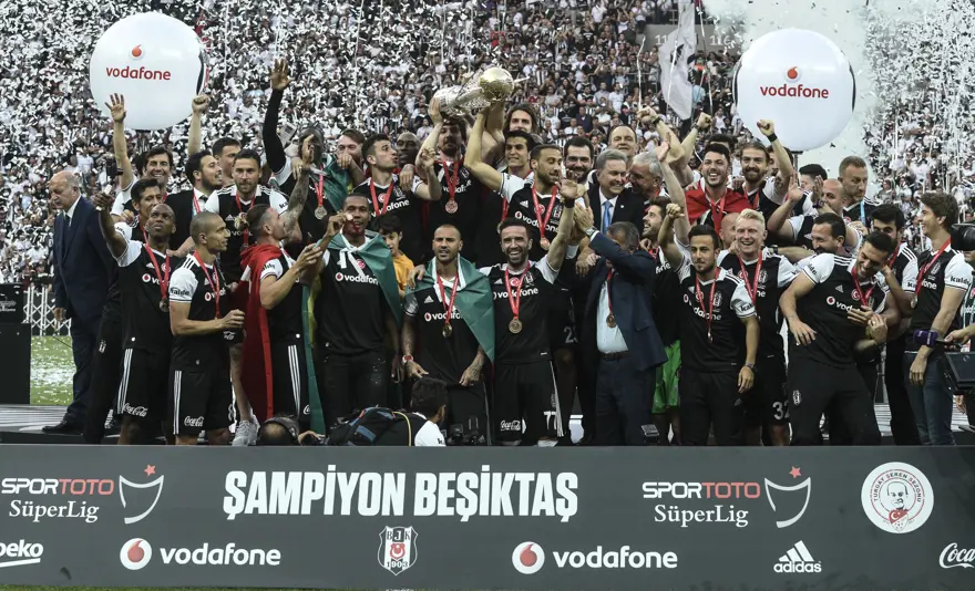 Şampiyon Beşiktaş kupasına kavuştu 14