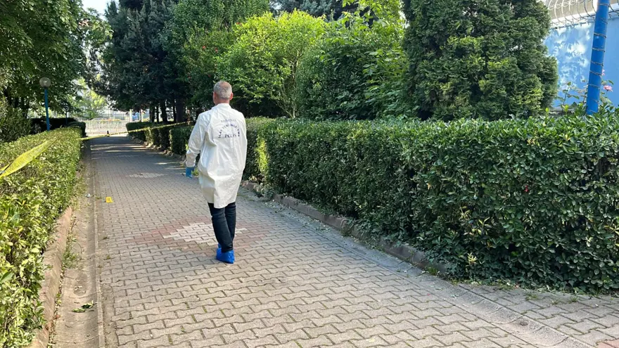 Apartman yöneticisinden komşuya pusu: Eşi ve çocuğunun gözü önünde vurdu 1