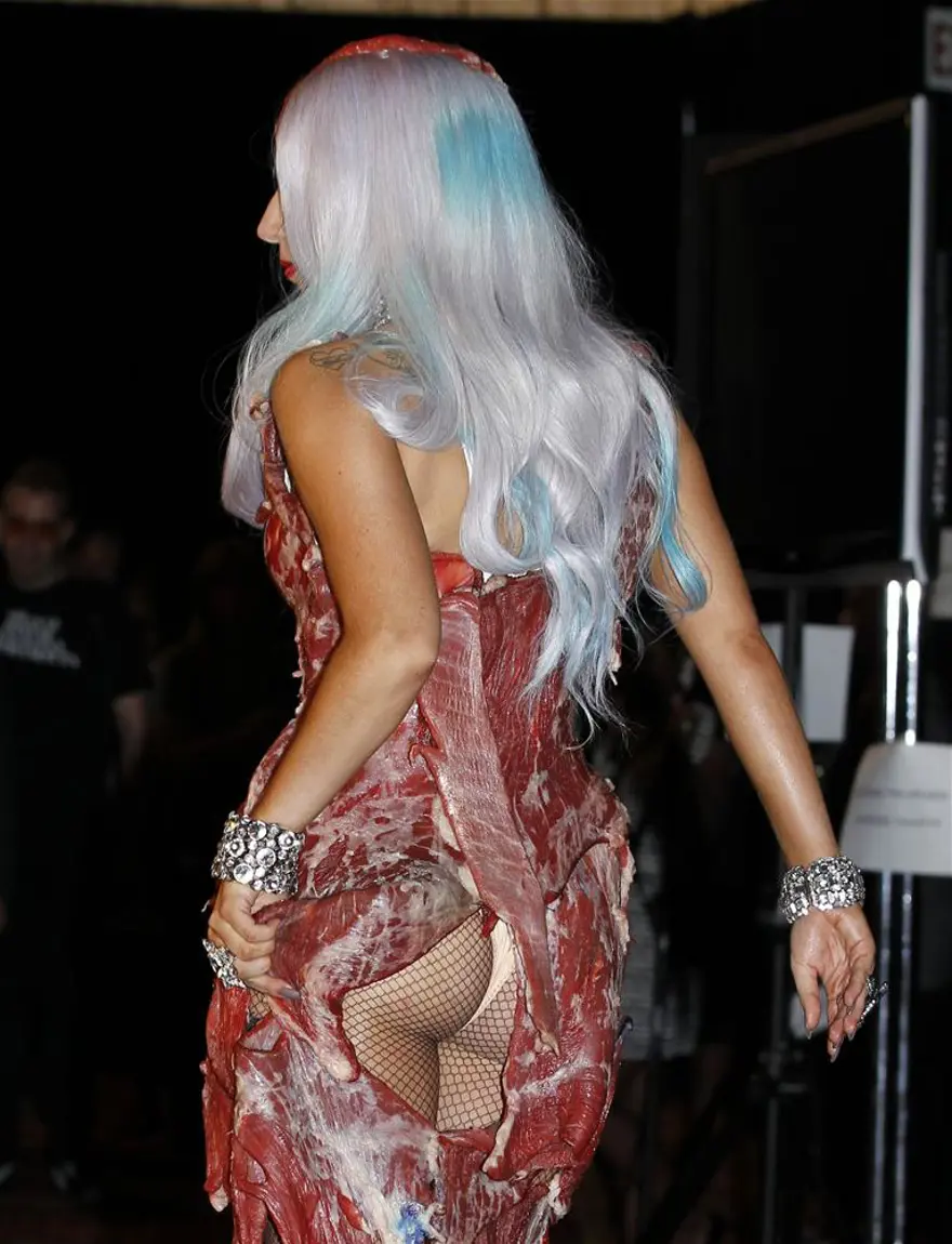 Lady Gaga'nın etten elbisesi! 6