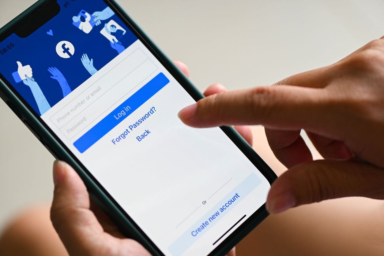 Facebook ilanları için "kimlik doğrulama" şartı