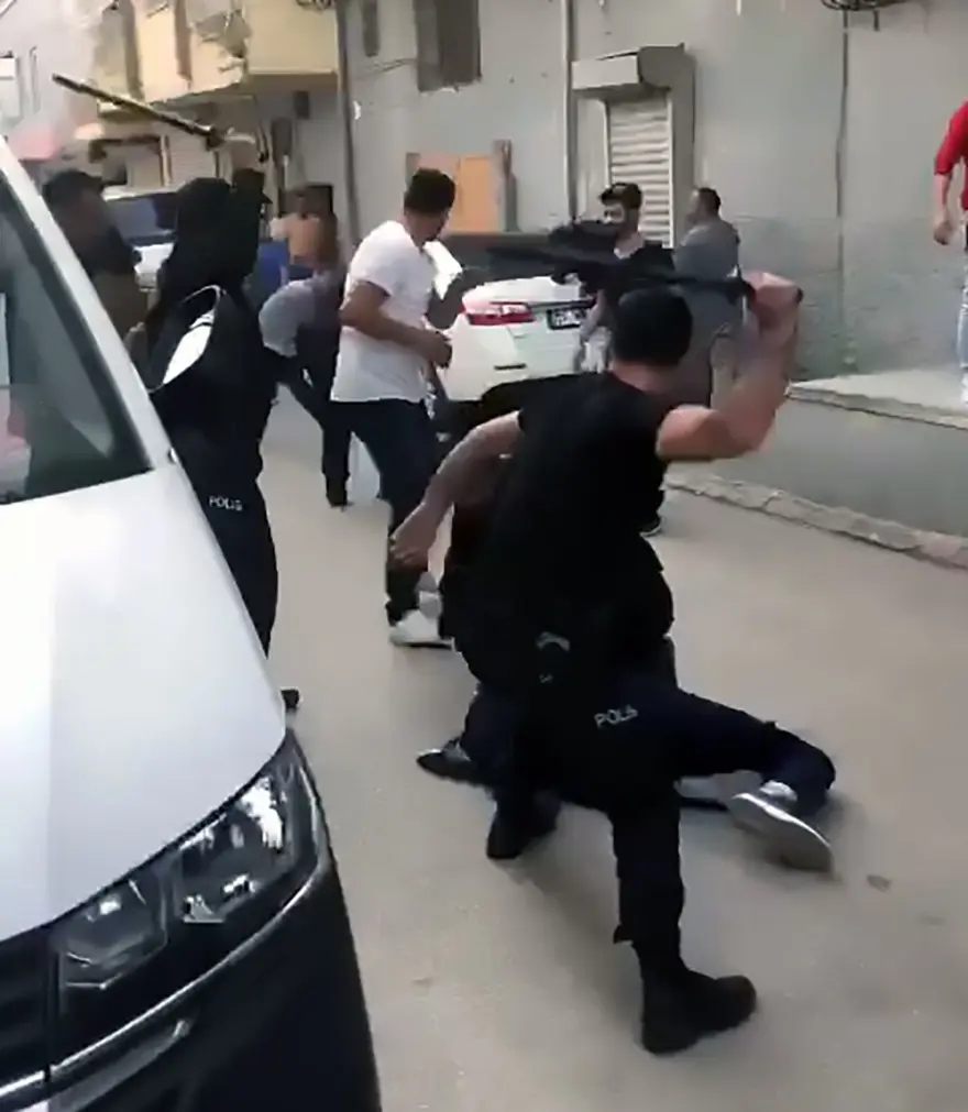 Adana’damazbata kavgası: Polis biber gazıyla müdahale etti 7