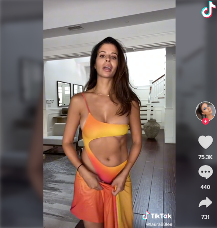 Kylie Jenner'ın ürettiği mayolara şikayet yağdı 2