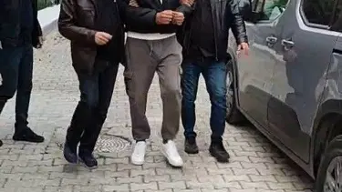 37 yıl hapis cezasıyla aranırken, kız arkadaşıyla tatilde yakalandı