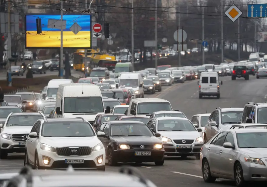 Kiev'de yaşayanlar şehri terk ediyor 